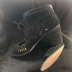 Women’s Vince Camino shoes size 11, black.